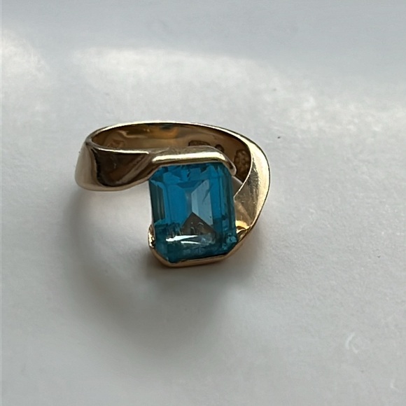 Jewelry - 14k Yellow Gold Blue Topaz/Aquamarine Vintage Ring Size 5.5